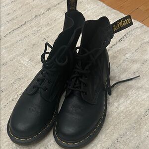 Dr Martens pascal boot black leather